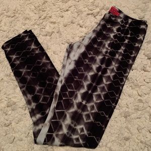 Boohoo women’s brown and white tie dye leggings 6